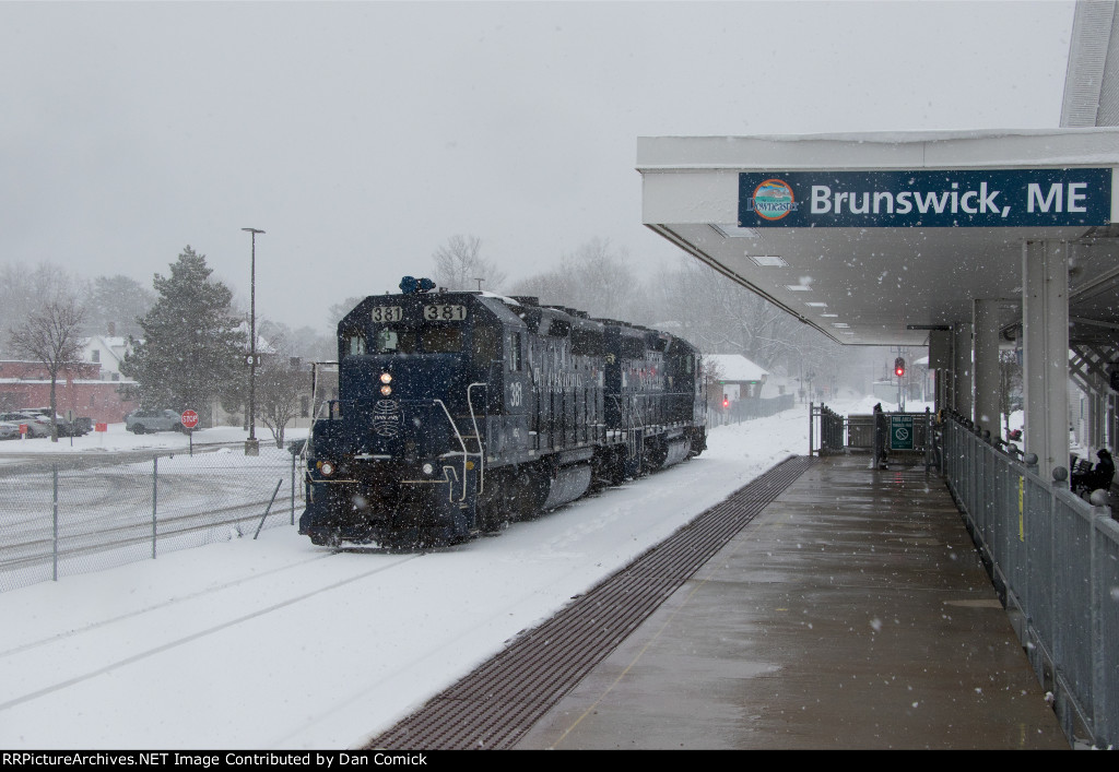 MEC 381 & BM 326 at Brunswick Station